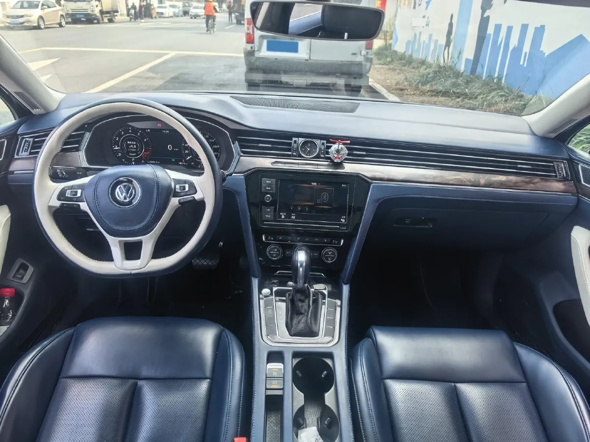 2019 Volkswagen Magotan 2.0T 186HP L4 7DCT,autocango,china used car exporter,china ev exporter,chinese used car exporter,chinese used ev exporter