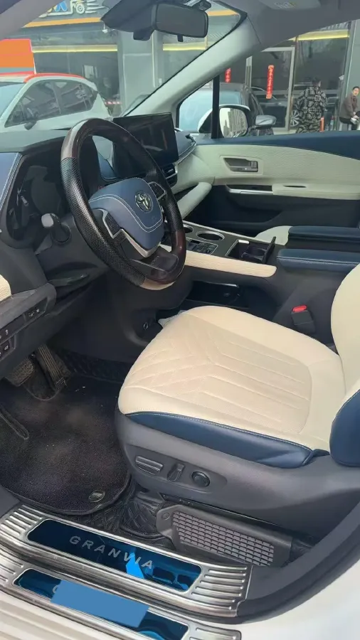 2022 Toyota Granvia 2.5L 192HP L4 E-CVT Hybrid,autocango,china used car exporter,china ev exporter,chinese used car exporter,chinese used ev exporter
