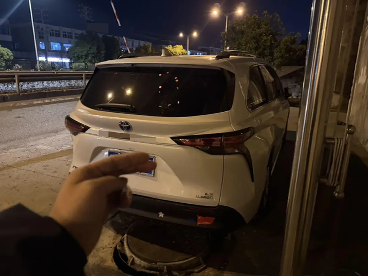 2021 Toyota Sienna 2.5L 192HP L4 E-CVT Hybrid,autocango,china used car exporter,china ev exporter,chinese used car exporter,chinese used ev exporter