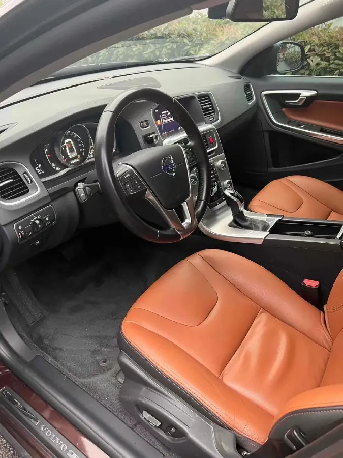 2018 Volvo S60 2.0T 190HP L4 6AT,autocango,china used car exporter,china ev exporter,chinese used car exporter,chinese used ev exporter