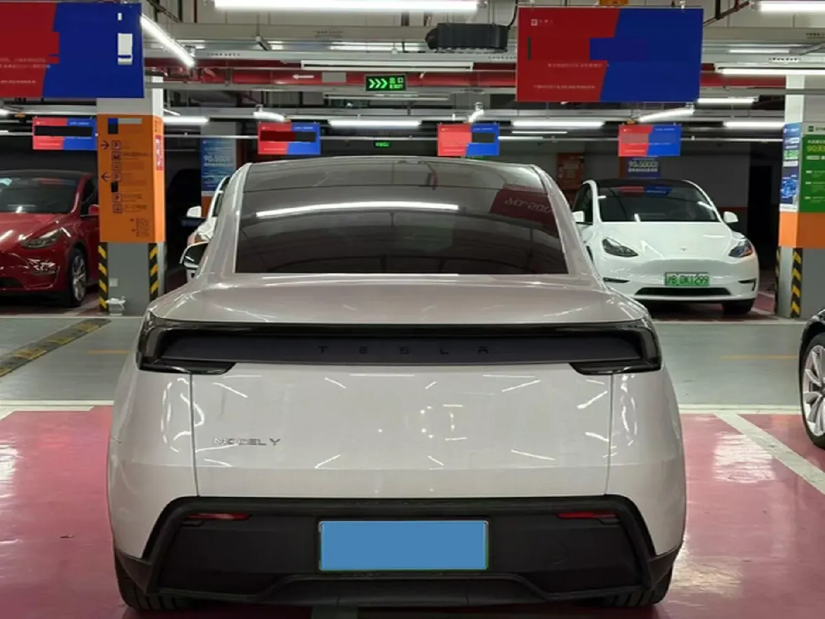 2025 Tesla Model Y BEV 62.5KWH,autocango,china used car exporter,china ev exporter,chinese used car exporter,chinese used ev exporter