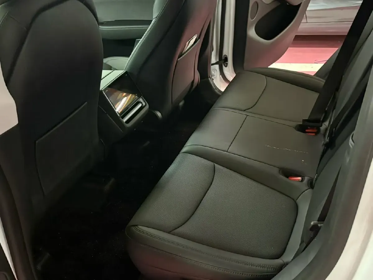 2025 Tesla Model Y BEV 62.5KWH,autocango,china used car exporter,china ev exporter,chinese used car exporter,chinese used ev exporter