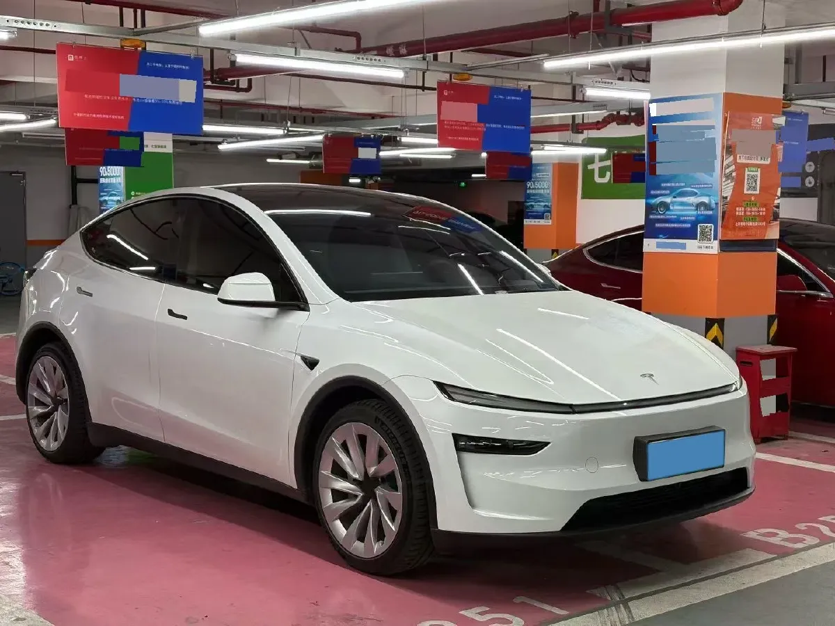 2025 Tesla Model Y BEV 62.5KWH,autocango,china used car exporter,china ev exporter,chinese used car exporter,chinese used ev exporter
