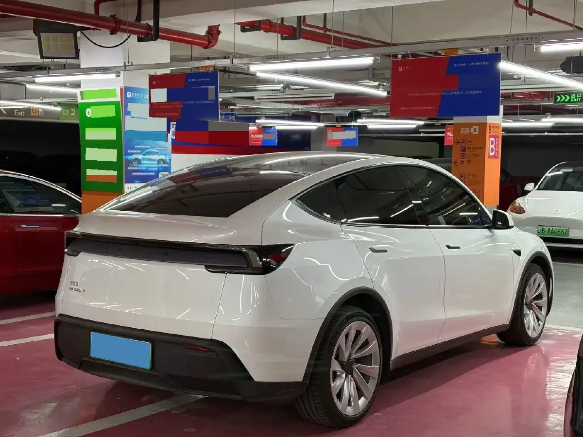 2025 Tesla Model Y BEV 62.5KWH,autocango,china used car exporter,china ev exporter,chinese used car exporter,chinese used ev exporter