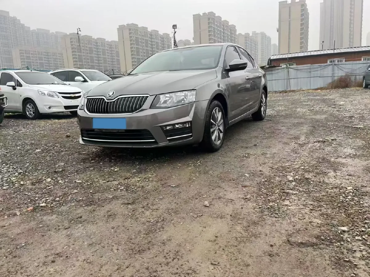 2017 Skoda Octavia 1.6L 110HP L4 5MT,autocango,china used car exporter,china ev exporter,chinese used car exporter,chinese used ev exporter