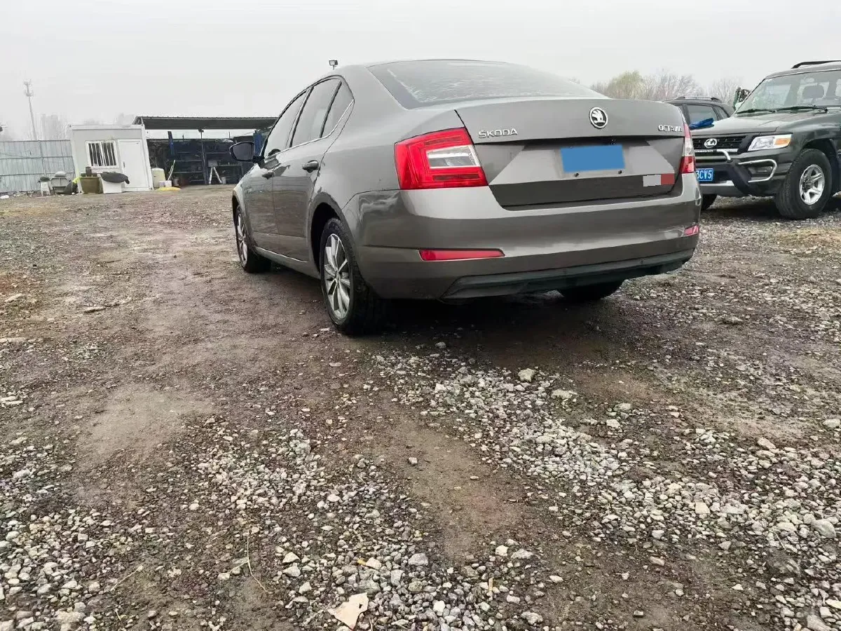 2017 Skoda Octavia 1.6L 110HP L4 5MT,autocango,china used car exporter,china ev exporter,chinese used car exporter,chinese used ev exporter