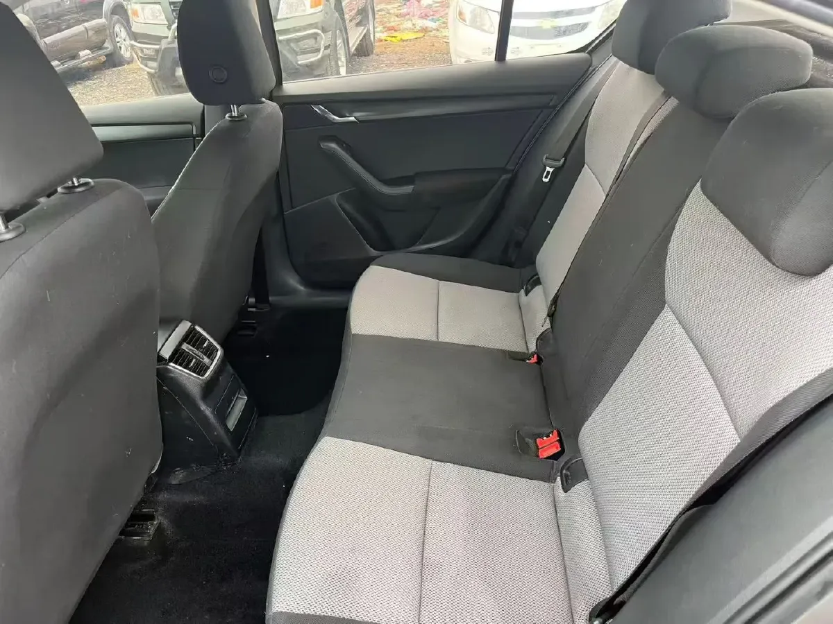 2017 Skoda Octavia 1.6L 110HP L4 5MT,autocango,china used car exporter,china ev exporter,chinese used car exporter,chinese used ev exporter