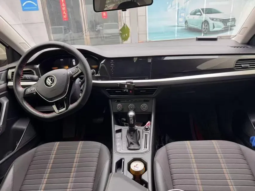 2022 Volkswagen T-Roc 1.4T 150HP L4 7DCT,autocango,china used car exporter,china ev exporter,chinese used car exporter,chinese used ev exporter