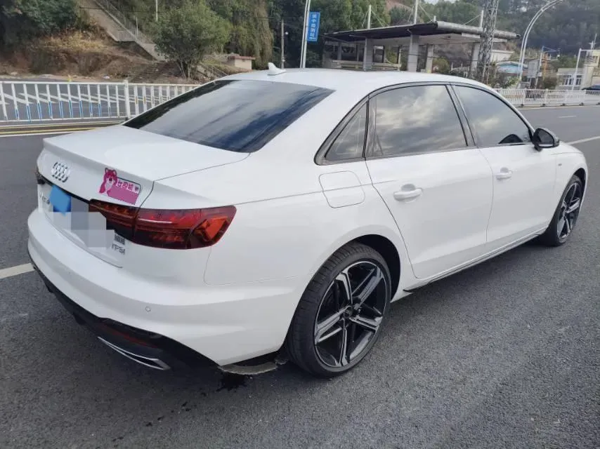 2025 Audi A4L 2.0T 190HP L4 7DCT,autocango,china used car exporter,china ev exporter,chinese used car exporter,chinese used ev exporter