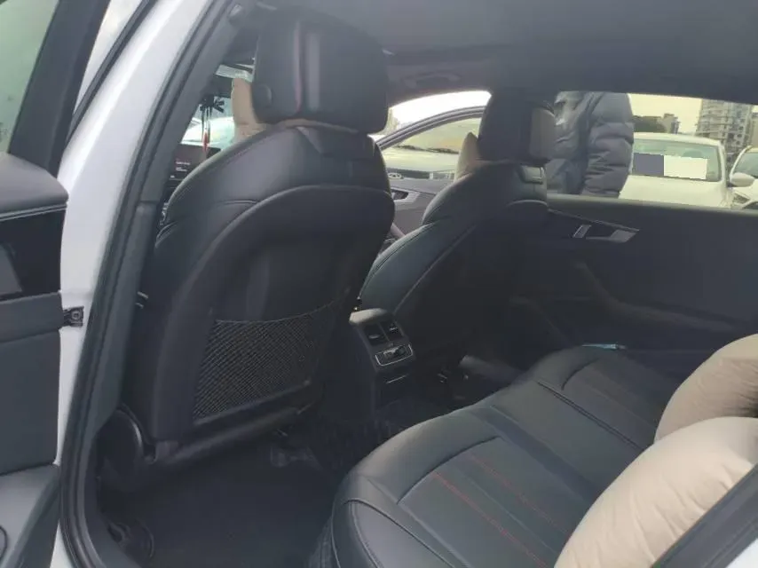 2025 Audi A4L 2.0T 190HP L4 7DCT,autocango,china used car exporter,china ev exporter,chinese used car exporter,chinese used ev exporter