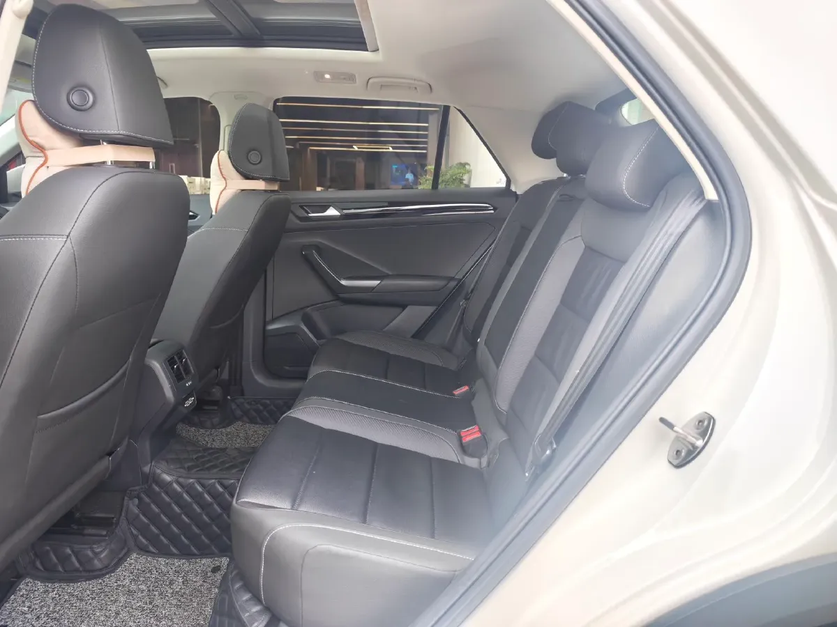 2022 Volkswagen T-Roc 1.4T 150HP L4 7DCT,autocango,china used car exporter,china ev exporter,chinese used car exporter,chinese used ev exporter