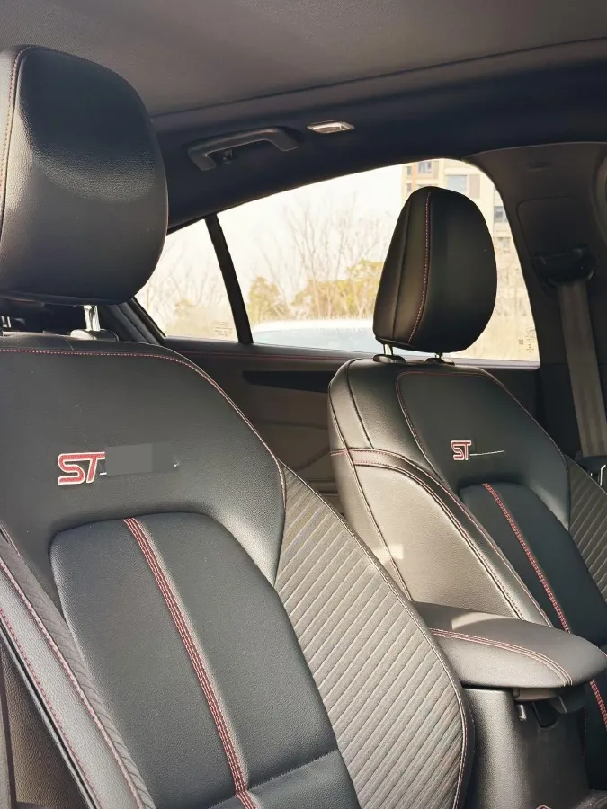 2022 Ford Focus 1.5T 177HP L4 6AT,autocango,china used car exporter,china ev exporter,chinese used car exporter,chinese used ev exporter