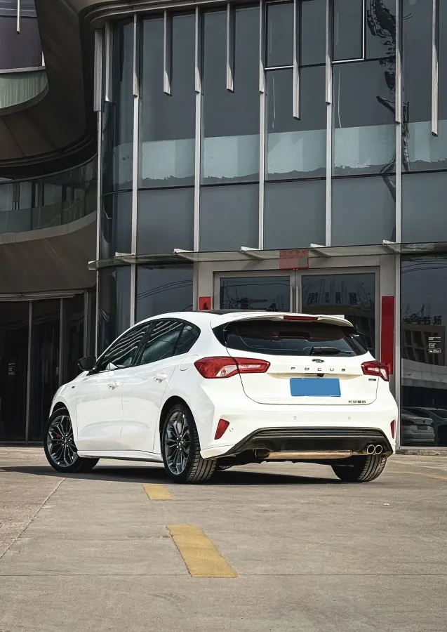 2022 Ford Focus 1.5T 177HP L4 6AT,autocango,china used car exporter,china ev exporter,chinese used car exporter,chinese used ev exporter