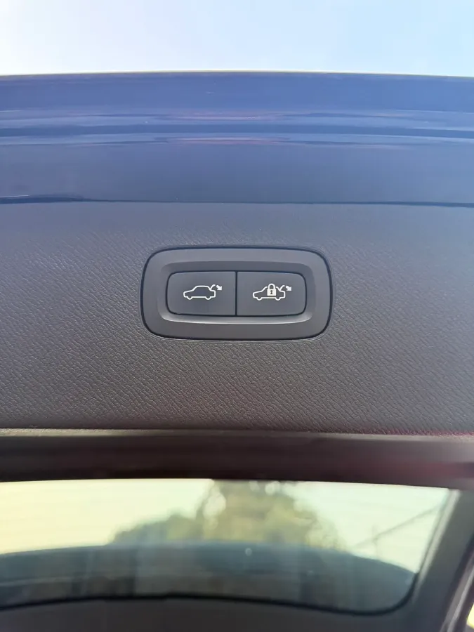 2022 Volvo XC90 PHEV 2.0T 303HP L4 8AT PHEV 11.6KWH,autocango,china used car exporter,china ev exporter,chinese used car exporter,chinese used ev exporter