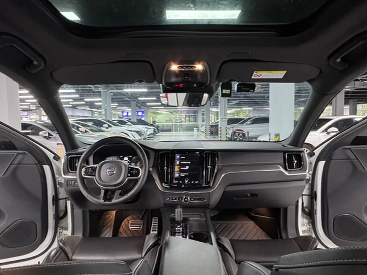 2021 Volvo XC60 PHEV 2.0T 303HP L4 8AT PHEV 11.6KWH,autocango,china used car exporter,china ev exporter,chinese used car exporter,chinese used ev exporter