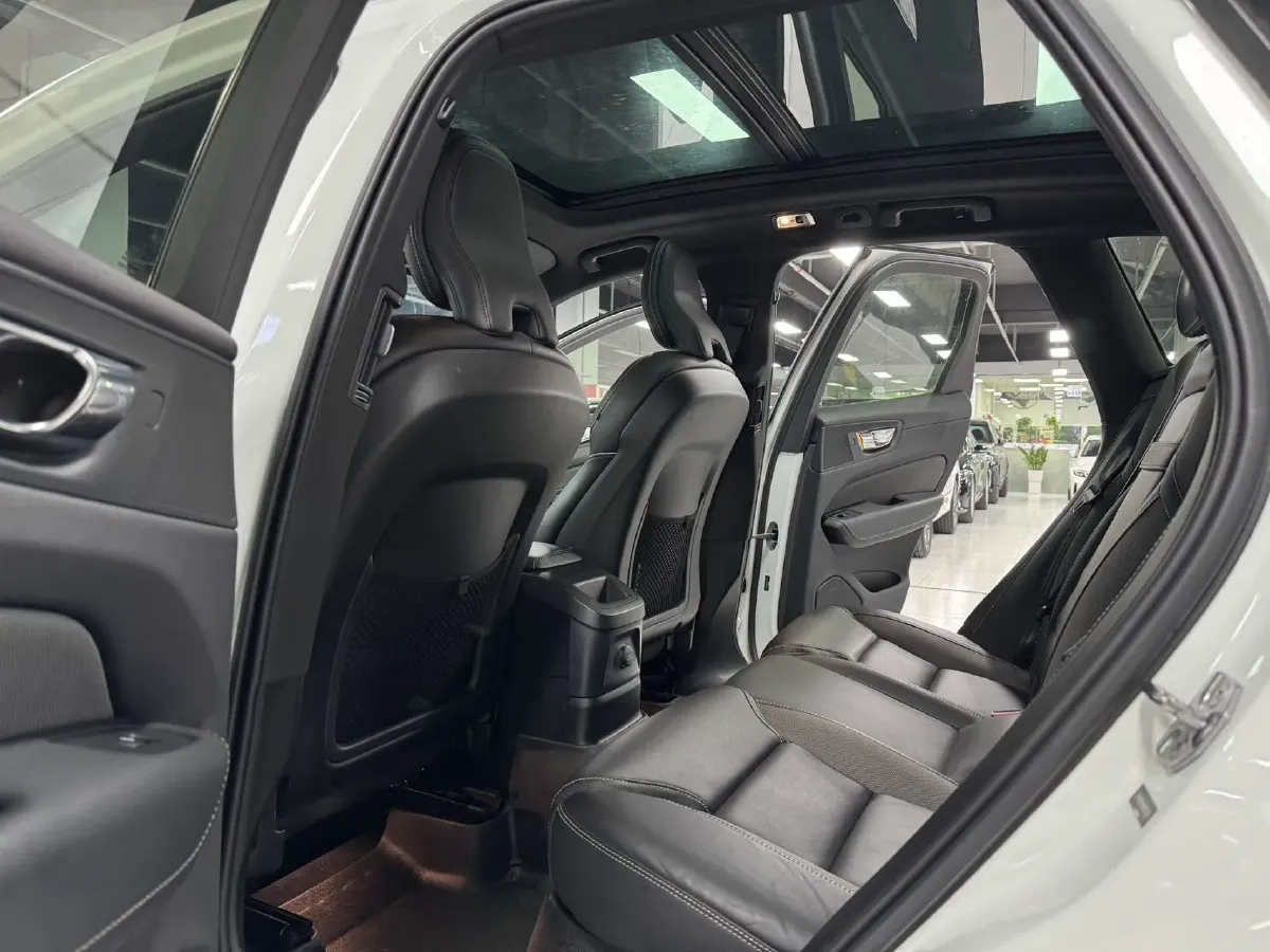 2021 Volvo XC60 PHEV 2.0T 303HP L4 8AT PHEV 11.6KWH,autocango,china used car exporter,china ev exporter,chinese used car exporter,chinese used ev exporter
