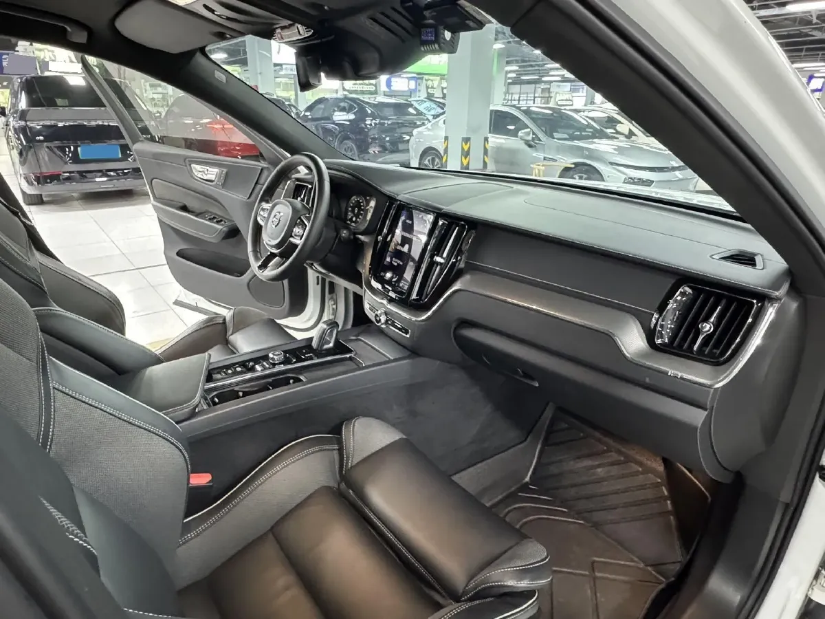 2021 Volvo XC60 PHEV 2.0T 303HP L4 8AT PHEV 11.6KWH,autocango,china used car exporter,china ev exporter,chinese used car exporter,chinese used ev exporter