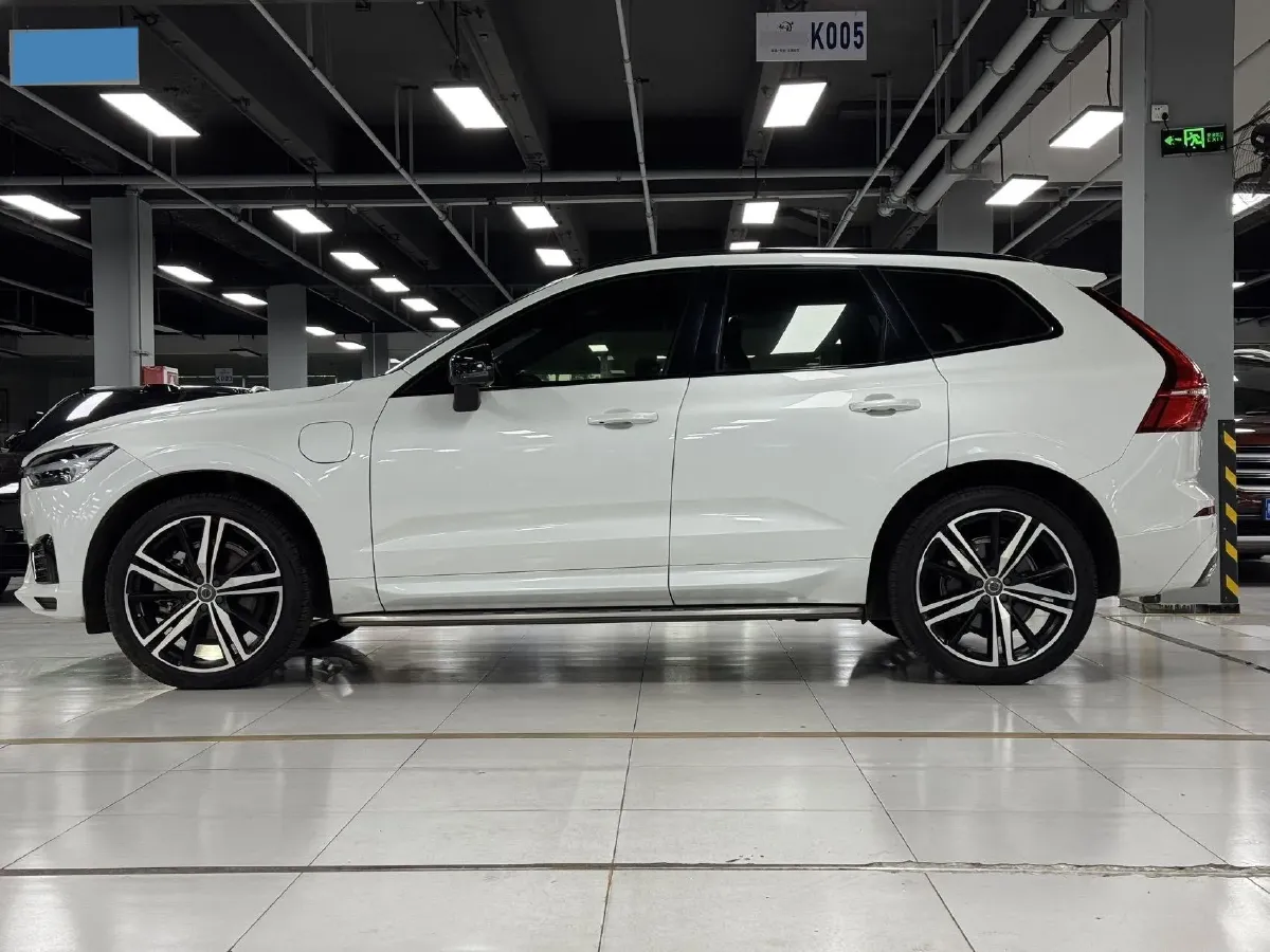 2021 Volvo XC60 PHEV 2.0T 303HP L4 8AT PHEV 11.6KWH,autocango,china used car exporter,china ev exporter,chinese used car exporter,chinese used ev exporter