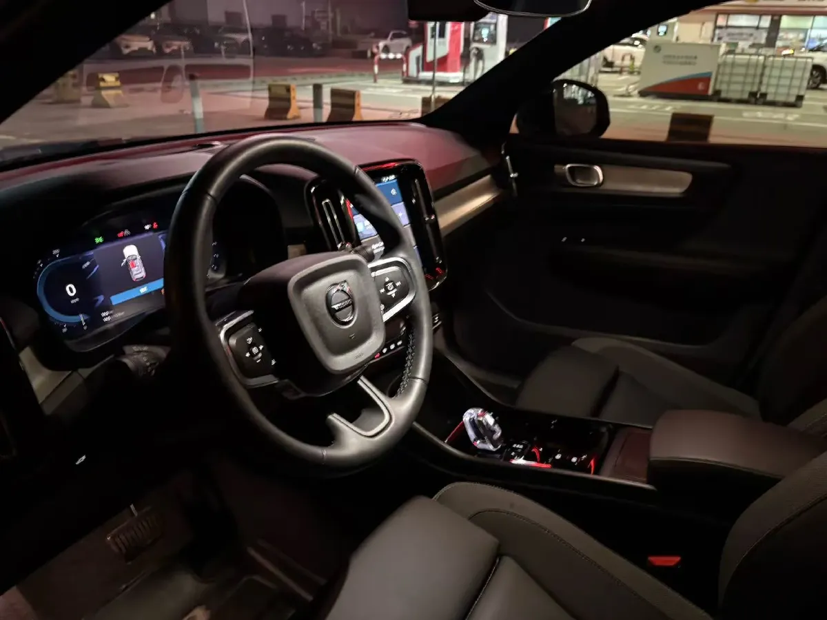 2023 Volvo XC40 2.0T 163HP L4 7DCT,autocango,china used car exporter,china ev exporter,chinese used car exporter,chinese used ev exporter