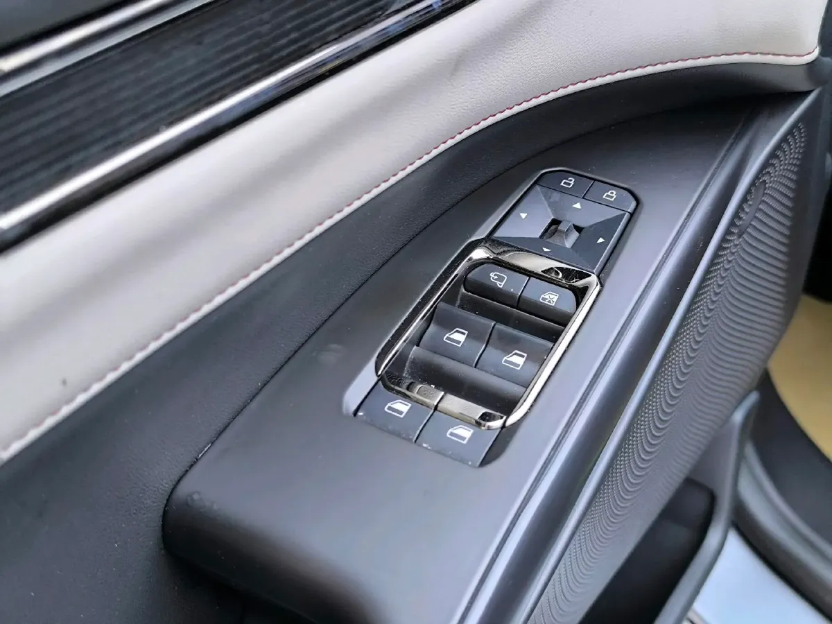 2022 Ford Mondeo 2.0T 238HP L4 8AT,autocango,china used car exporter,china ev exporter,chinese used car exporter,chinese used ev exporter