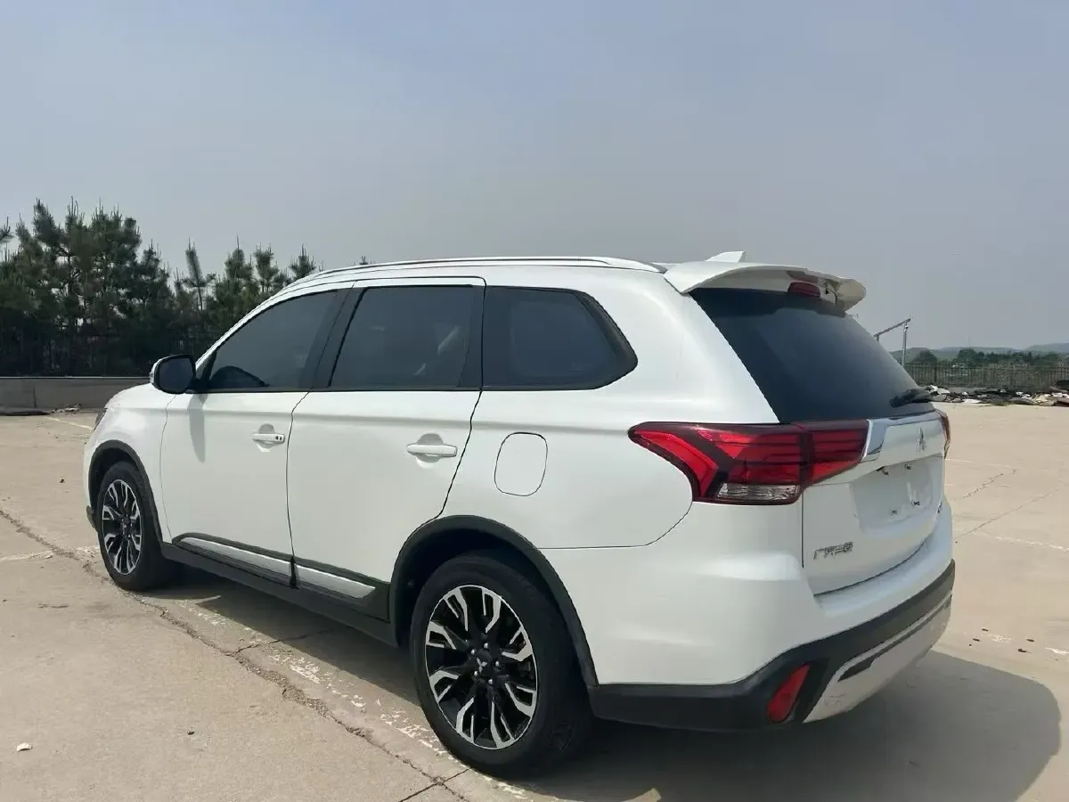 2019 Mitsubishi Outlander 2.0L 166HP L4 CVT,autocango,china used car exporter,china ev exporter,chinese used car exporter,chinese used ev exporter
