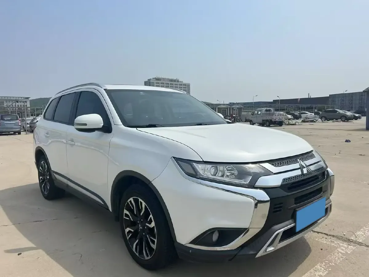 2019 Mitsubishi Outlander 2.0L 166HP L4 CVT,autocango,china used car exporter,china ev exporter,chinese used car exporter,chinese used ev exporter