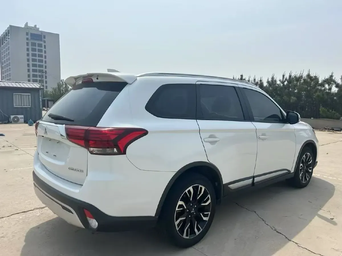 2019 Mitsubishi Outlander 2.0L 166HP L4 CVT,autocango,china used car exporter,china ev exporter,chinese used car exporter,chinese used ev exporter