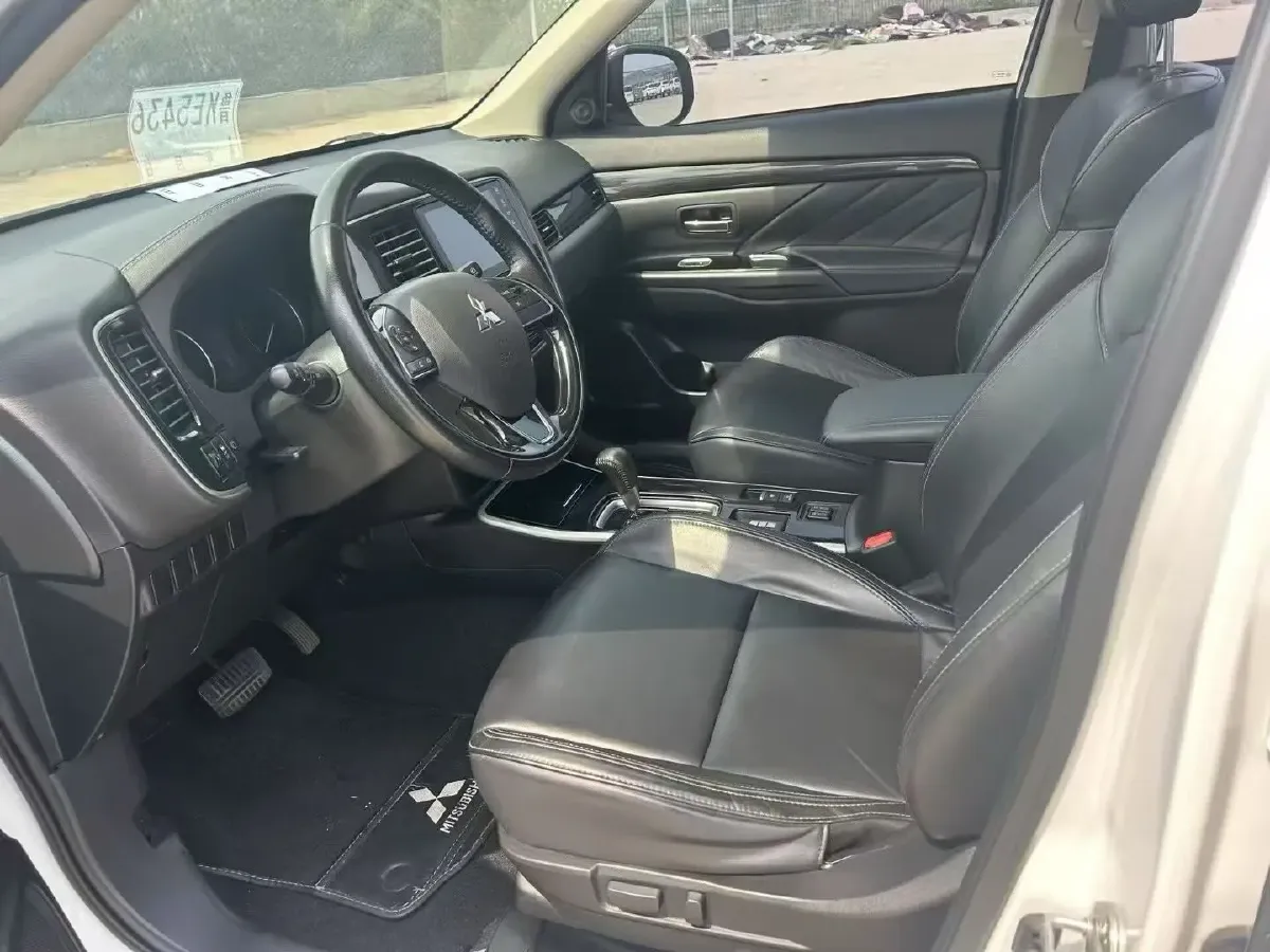 2019 Mitsubishi Outlander 2.0L 166HP L4 CVT,autocango,china used car exporter,china ev exporter,chinese used car exporter,chinese used ev exporter