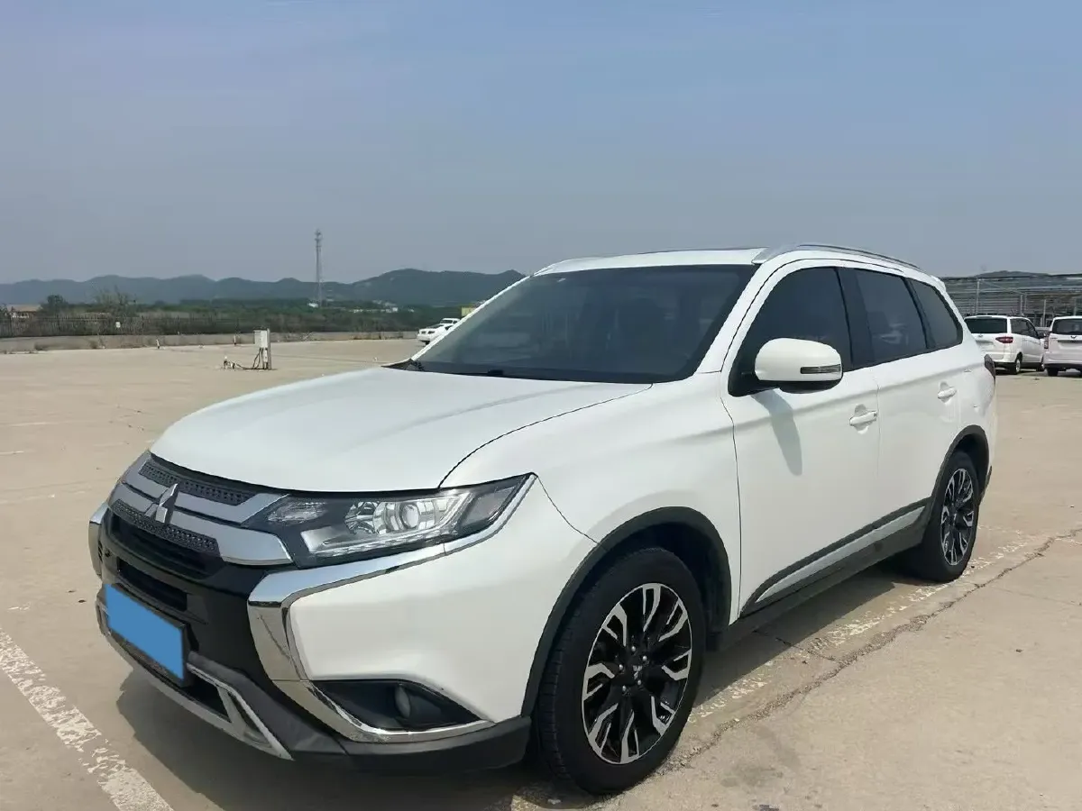 2019 Mitsubishi Outlander 2.0L 166HP L4 CVT,autocango,china used car exporter,china ev exporter,chinese used car exporter,chinese used ev exporter