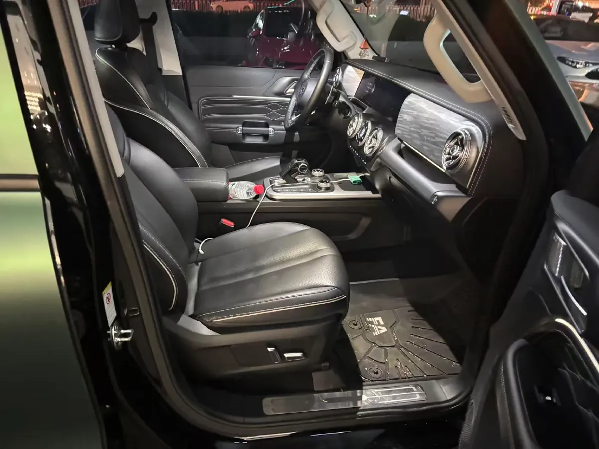 2024 Tank 300 2.0T 227HP L4 8AT,autocango,china used car exporter,china ev exporter,chinese used car exporter,chinese used ev exporter