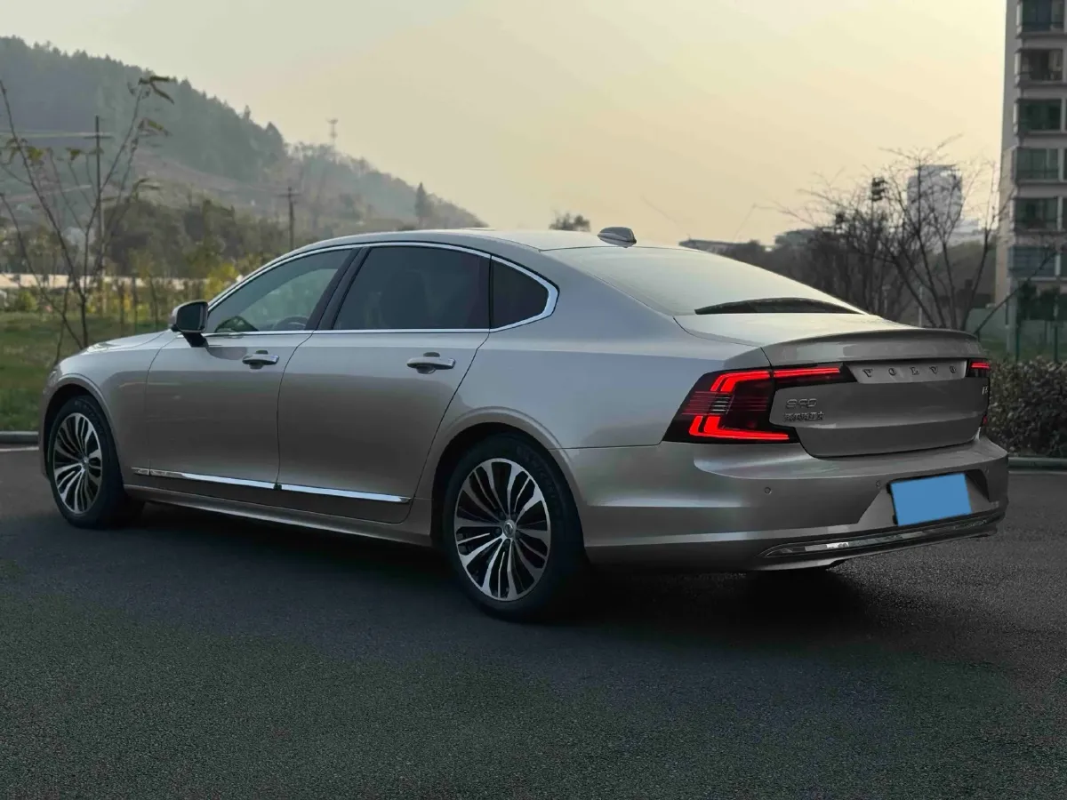 2023 Volvo S90 2.0T 250HP L4 8AT,autocango,china used car exporter,china ev exporter,chinese used car exporter,chinese used ev exporter