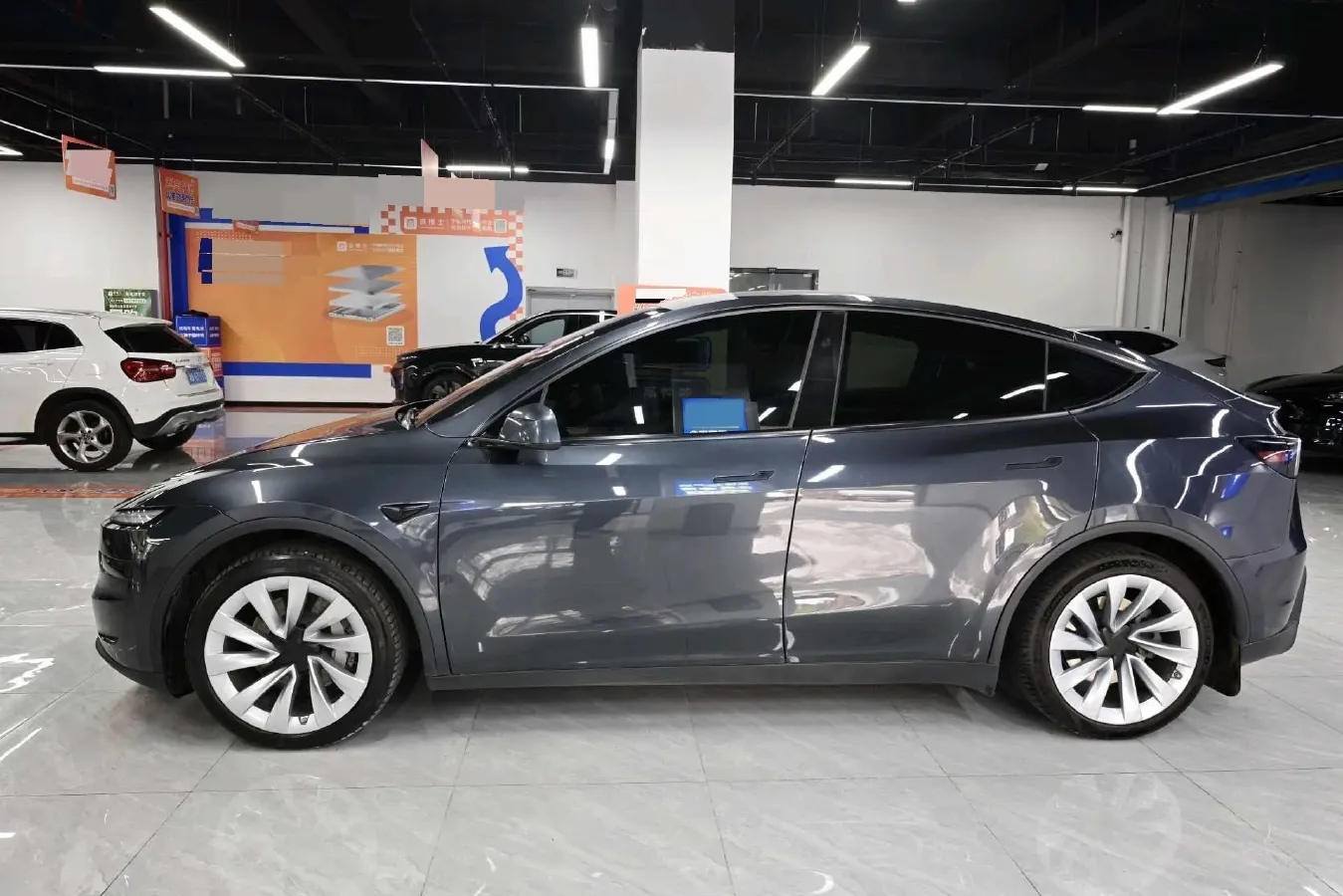 2025 Tesla Model Y BEV 62.5KWH,autocango,china used car exporter,china ev exporter,chinese used car exporter,chinese used ev exporter
