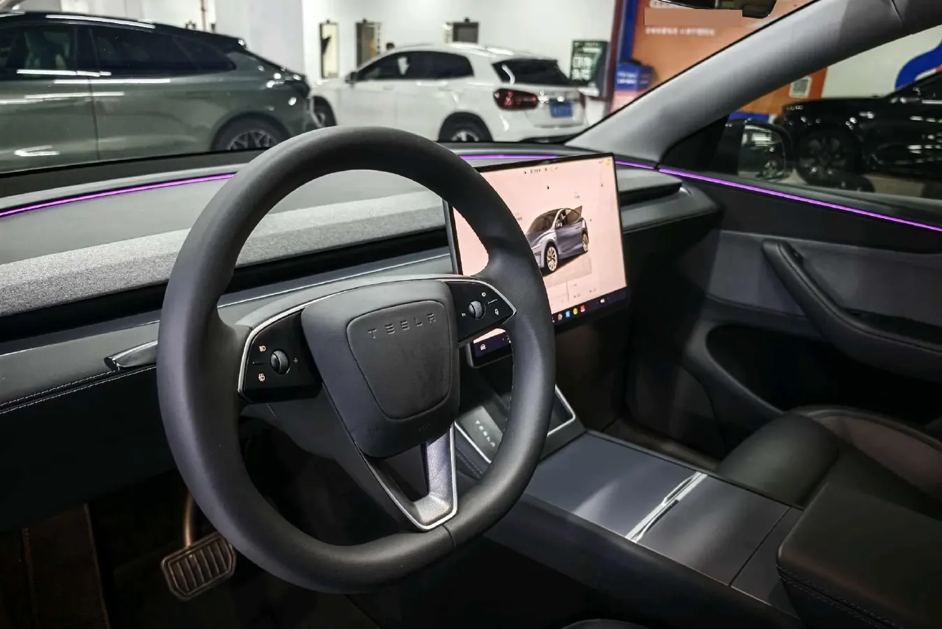 2025 Tesla Model Y BEV 62.5KWH,autocango,china used car exporter,china ev exporter,chinese used car exporter,chinese used ev exporter