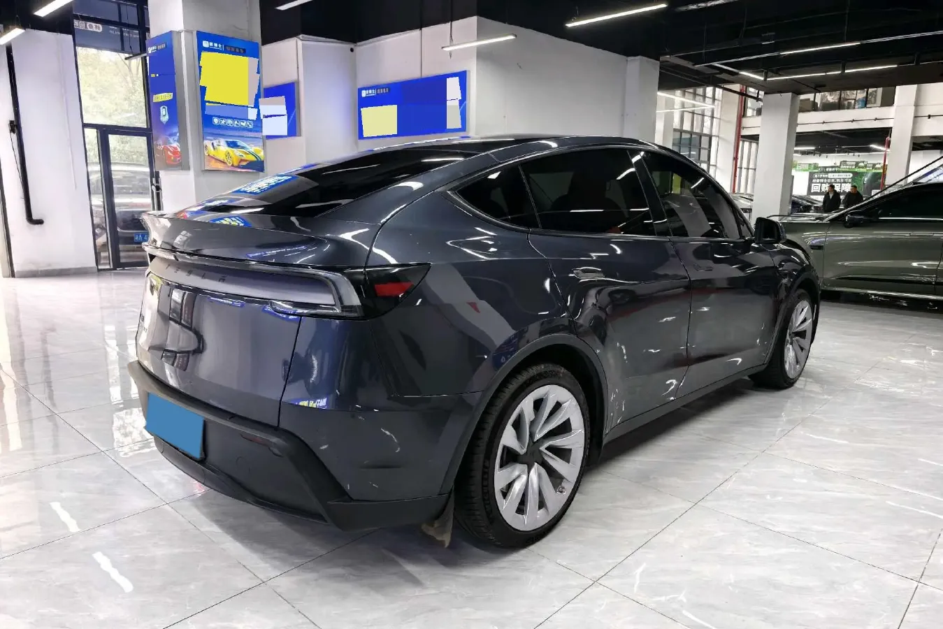 2025 Tesla Model Y BEV 62.5KWH,autocango,china used car exporter,china ev exporter,chinese used car exporter,chinese used ev exporter