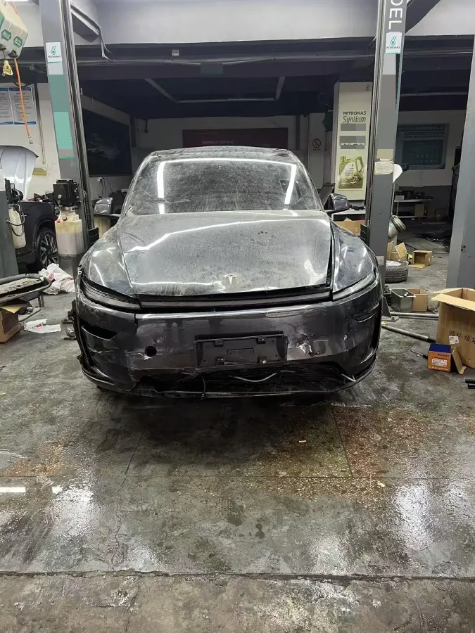 2025 Tesla Model Y BEV 62.5KWH,autocango,china used car exporter,china ev exporter,chinese used car exporter,chinese used ev exporter