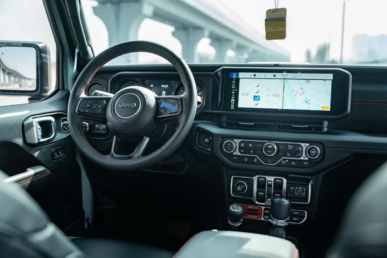 2024 Jeep Wrangler 2.0T 266HP L4 8AT,autocango,china used car exporter,china ev exporter,chinese used car exporter,chinese used ev exporter
