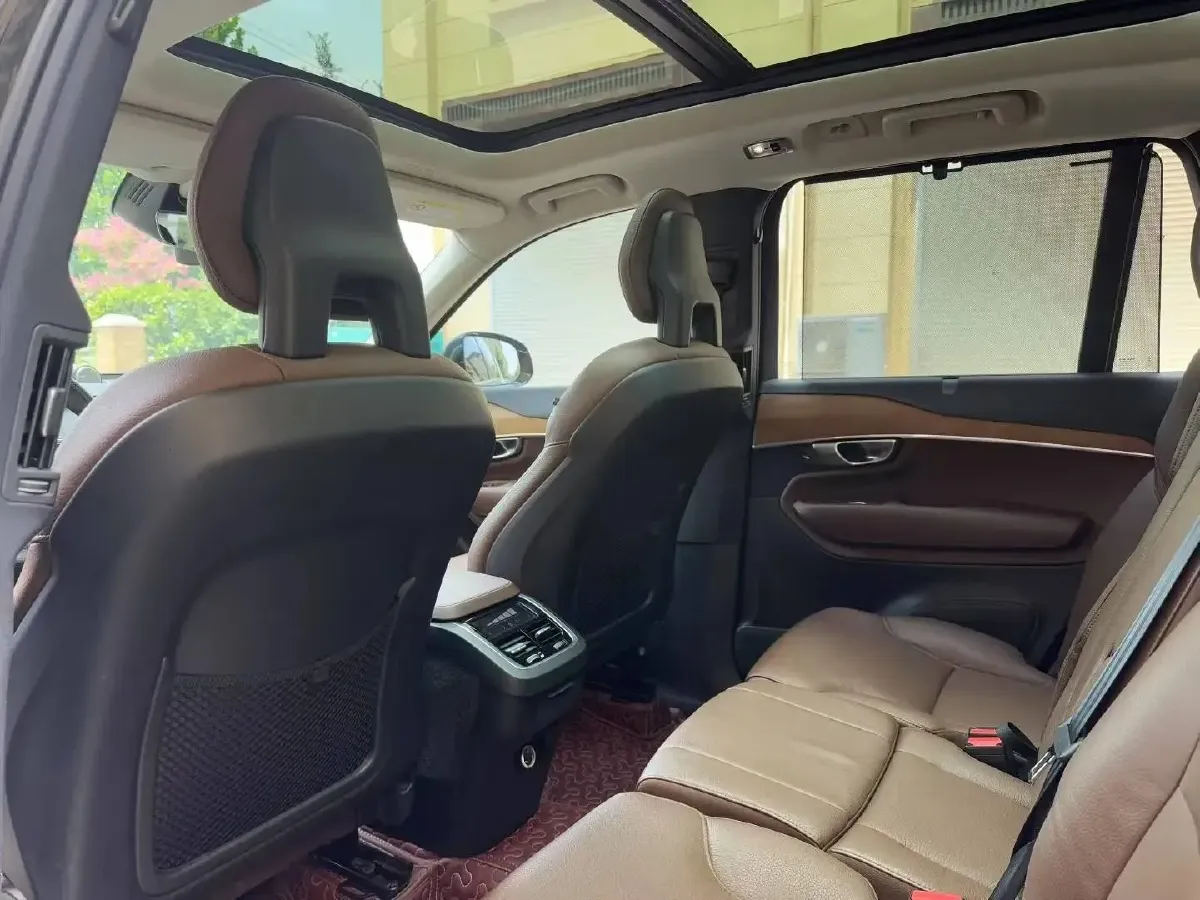 2020 Volvo XC90 2.0T 310HP L4 8AT,autocango,china used car exporter,china ev exporter,chinese used car exporter,chinese used ev exporter