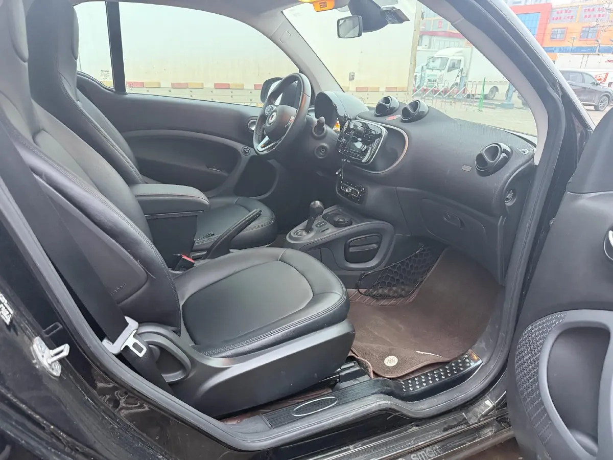 2019 Smart smart fortwo 0.9T 90HP L3 6DCT,autocango,china used car exporter,china ev exporter,chinese used car exporter,chinese used ev exporter