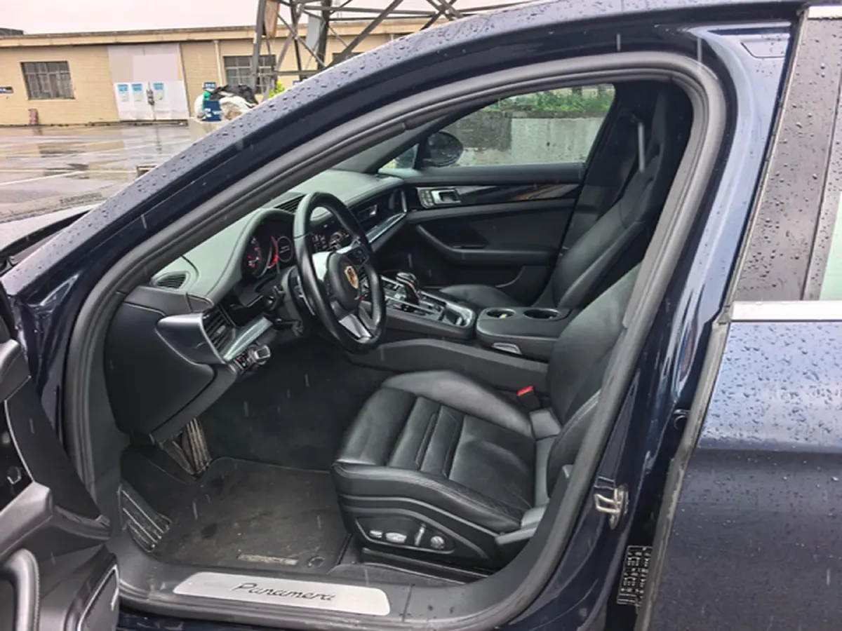 2017 BMW X6 3.0T 306HP L6 8AT,autocango,china used car exporter,china ev exporter,chinese used car exporter,chinese used ev exporter