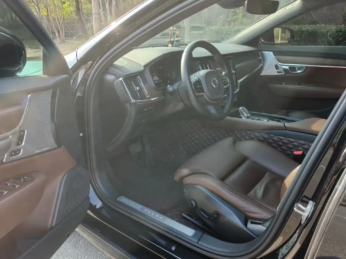 2023 Volvo S90 2.0T 250HP L4 8AT,autocango,china used car exporter,china ev exporter,chinese used car exporter,chinese used ev exporter