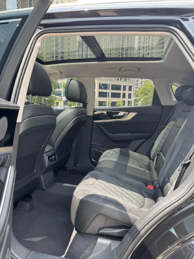 2022 HongQi HS5 2.0T 224HP L4 6AT,autocango,china used car exporter,china ev exporter,chinese used car exporter,chinese used ev exporter