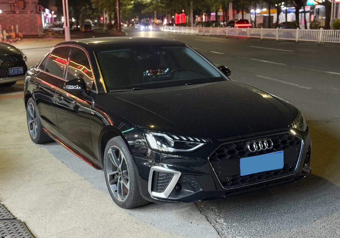 2022 Audi A4L 2.0T 190HP L4 7DCT,autocango,china used car exporter,china ev exporter,chinese used car exporter,chinese used ev exporter