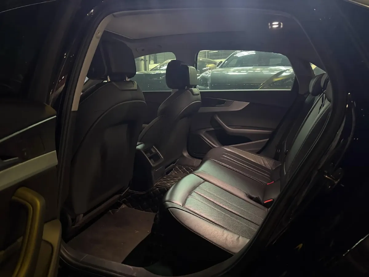 2022 Audi A4L 2.0T 190HP L4 7DCT,autocango,china used car exporter,china ev exporter,chinese used car exporter,chinese used ev exporter