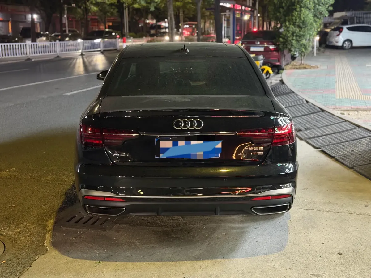2022 Audi A4L 2.0T 190HP L4 7DCT,autocango,china used car exporter,china ev exporter,chinese used car exporter,chinese used ev exporter
