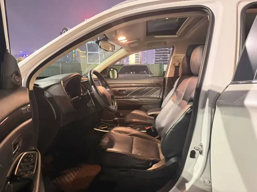 2019 Mitsubishi Outlander 2.4L 192HP L4 CVT,autocango,china used car exporter,china ev exporter,chinese used car exporter,chinese used ev exporter