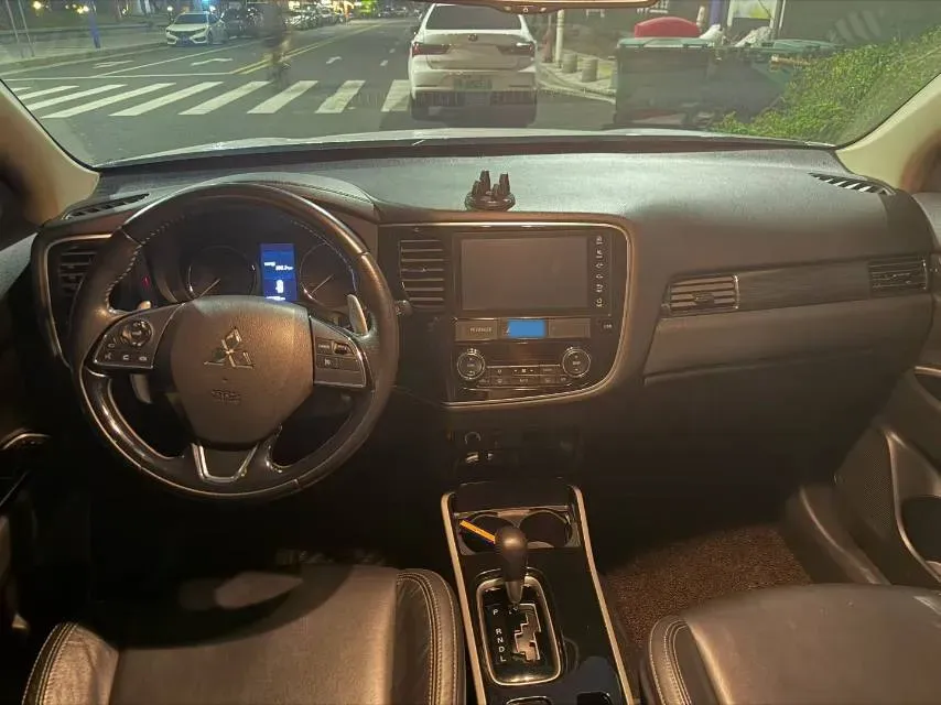 2019 Mitsubishi Outlander 2.4L 192HP L4 CVT,autocango,china used car exporter,china ev exporter,chinese used car exporter,chinese used ev exporter