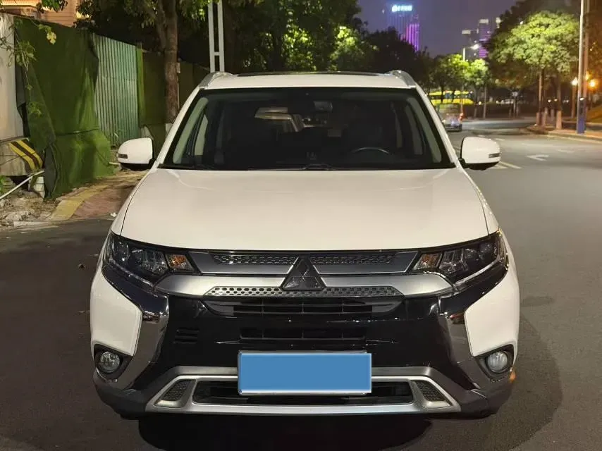 2019 Mitsubishi Outlander 2.4L 192HP L4 CVT,autocango,china used car exporter,china ev exporter,chinese used car exporter,chinese used ev exporter