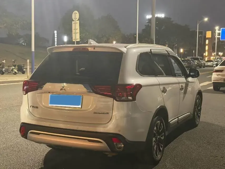 2019 Mitsubishi Outlander 2.4L 192HP L4 CVT,autocango,china used car exporter,china ev exporter,chinese used car exporter,chinese used ev exporter