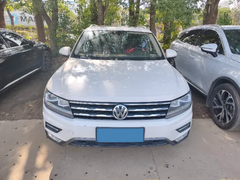 2019 HongQi HS5 2.0T 224HP L4 6AT,autocango,china used car exporter,china ev exporter,chinese used car exporter,chinese used ev exporter