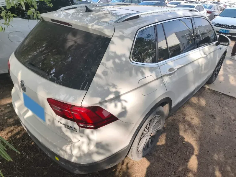 2019 HongQi HS5 2.0T 224HP L4 6AT,autocango,china used car exporter,china ev exporter,chinese used car exporter,chinese used ev exporter